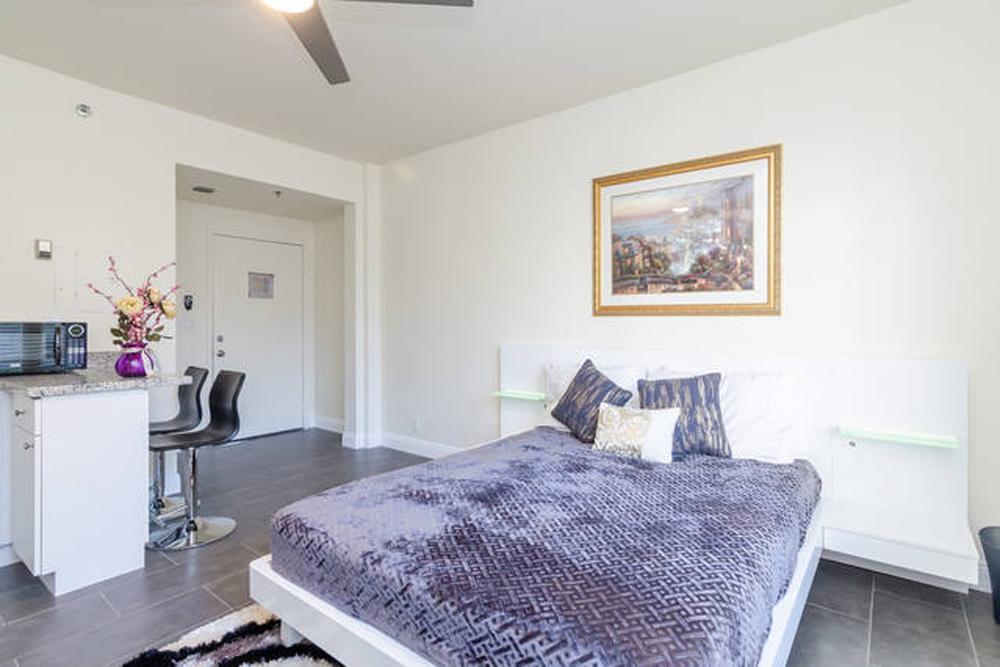 Ocean Drive Historic Building Minutes Walk To The Beach. Appartement